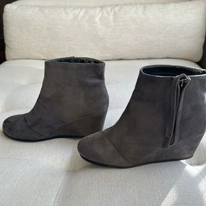 Maurice’s Faux Suede Side Zip Wedge Booties Size 7